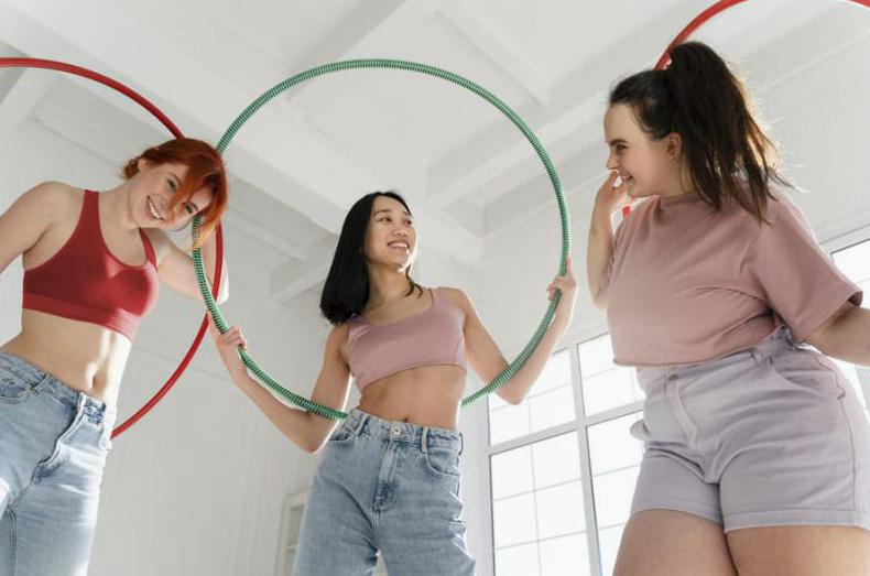 Hula Hop z Obciążeniem – Modne i Łatwe do Wykonania Ćwiczenie